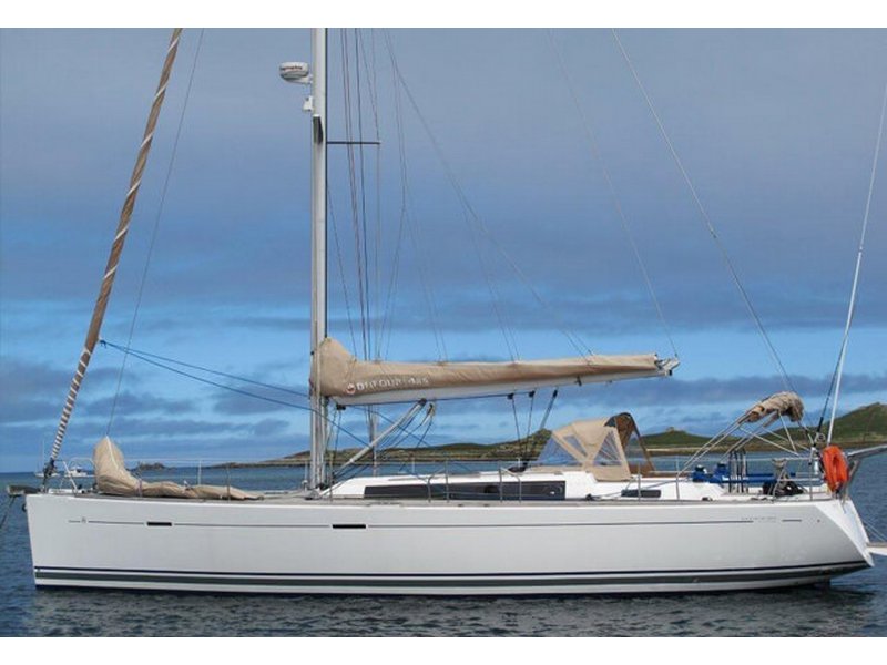 Barco de vela EN CHARTER, de la marca Dufour modelo 485 Grand Large y del año 2015, disponible en Horta Marina  Azores Portugal